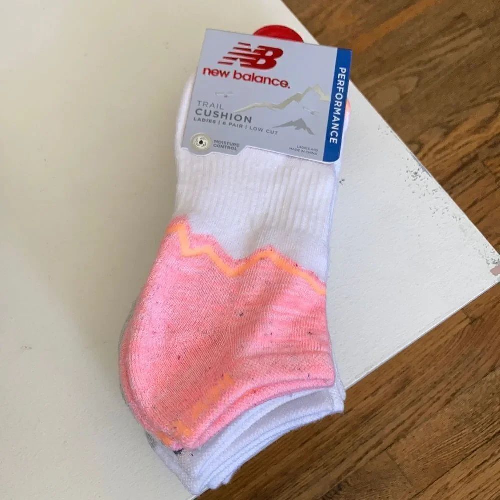New Balance Ladies Trail Cushion Socks 6 pair